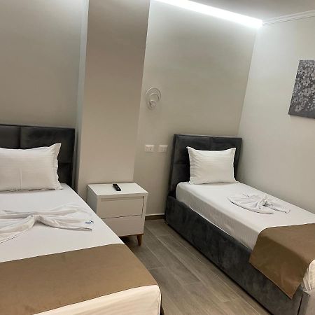 Adria Hotel Golem  Buitenkant foto