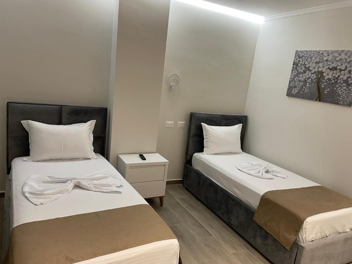 Adria Hotel Golem  Buitenkant foto