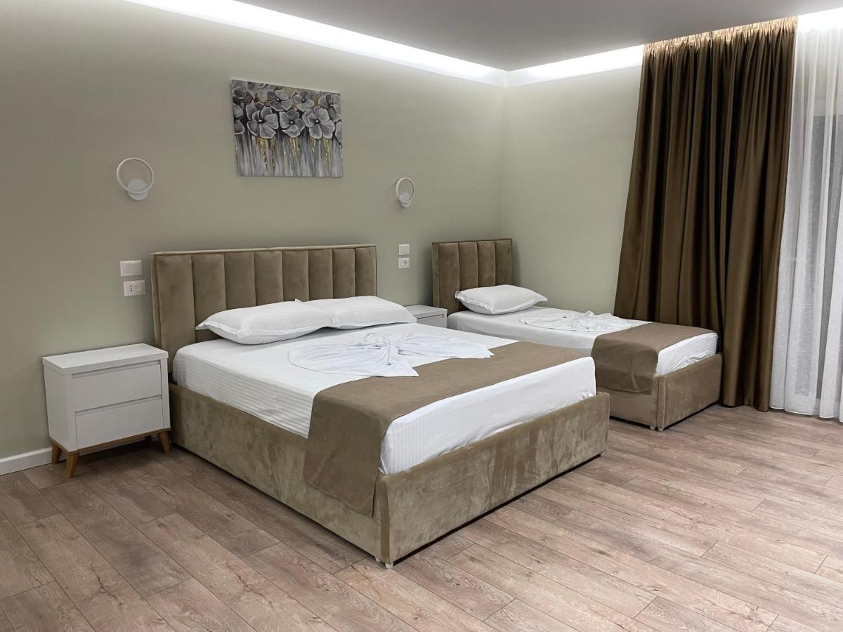 Adria Hotel Golem  Buitenkant foto