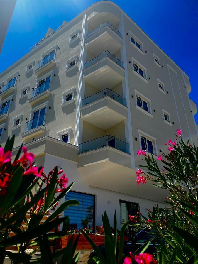 Adria Hotel Golem  Buitenkant foto